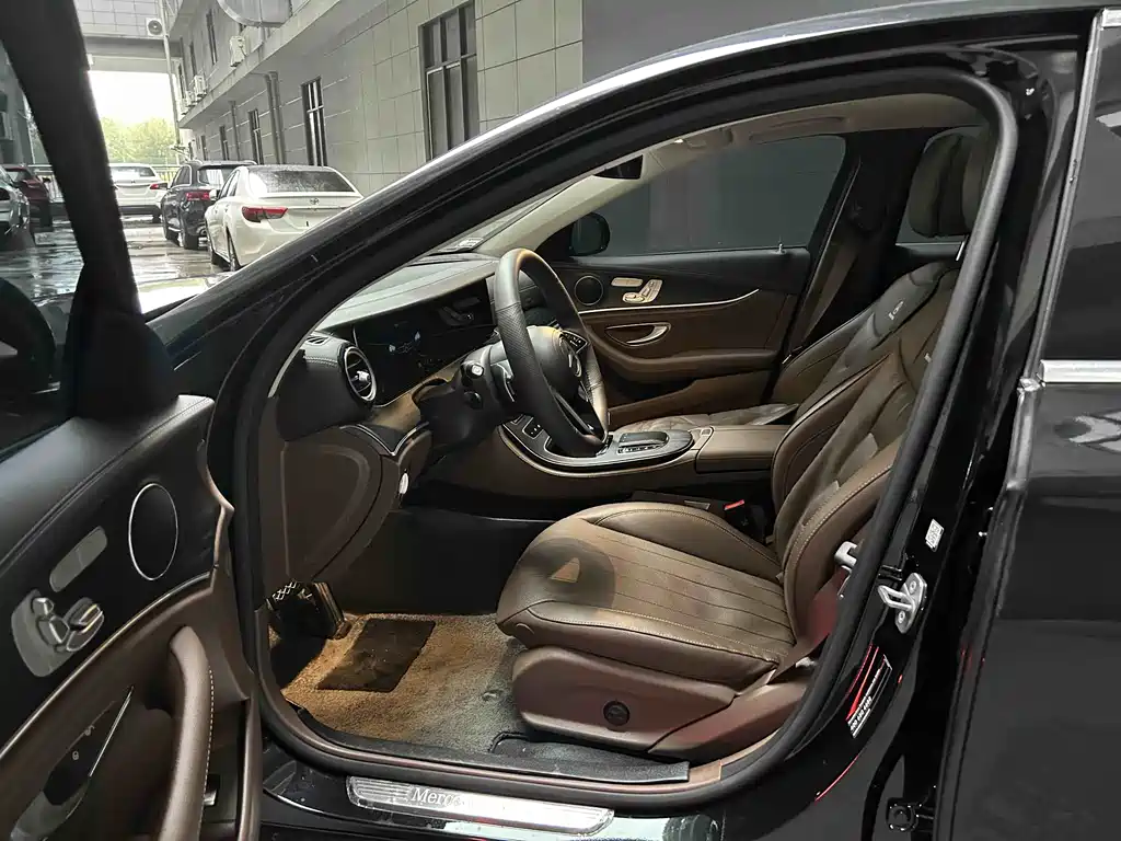 MERCEDES-BENZ E CLASS