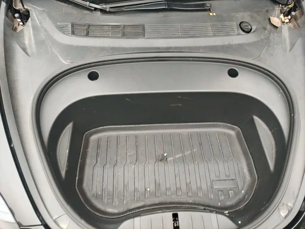 Tesla Model 3 — миниатюра 21