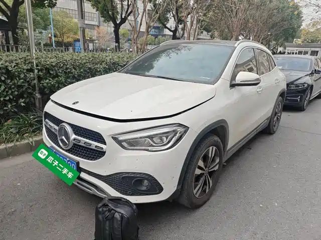 MERCEDES BENZ GLA