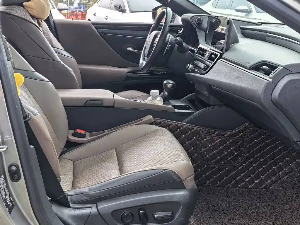 Lexus ES — миниатюра 9