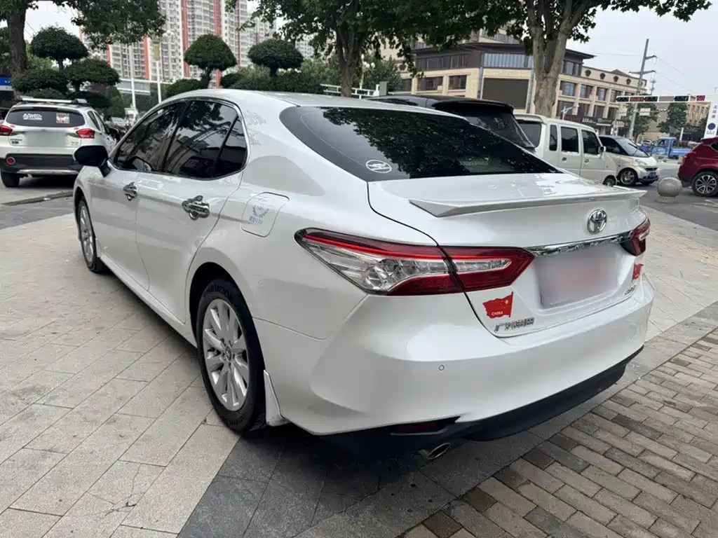 Toyota Camry — миниатюра 11