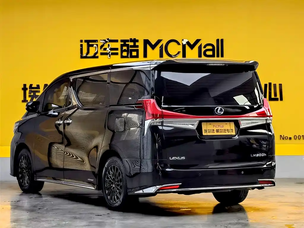LEXUS LM