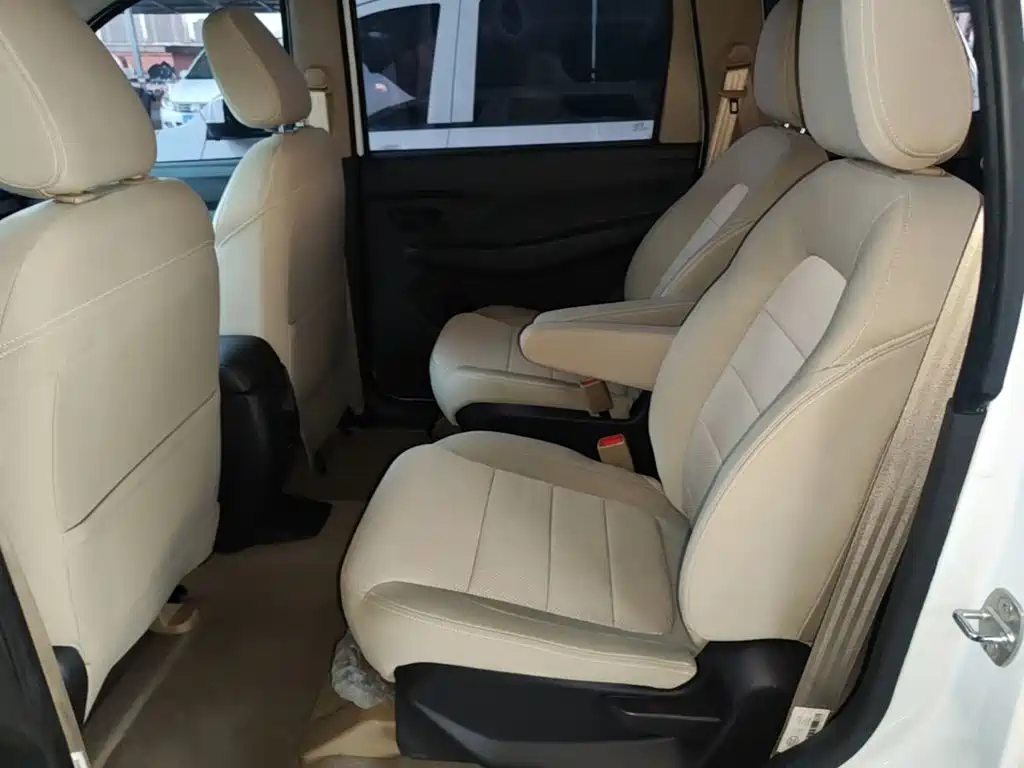 Wuling Hongguang — миниатюра 17