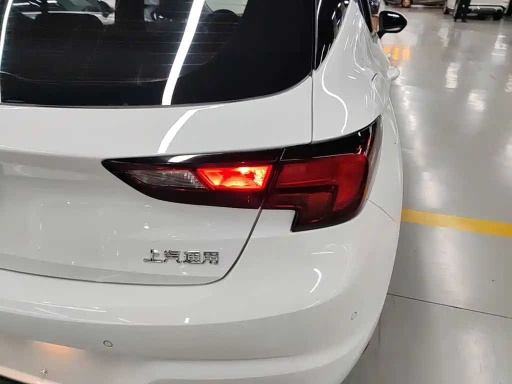 Buick Verano — миниатюра 8