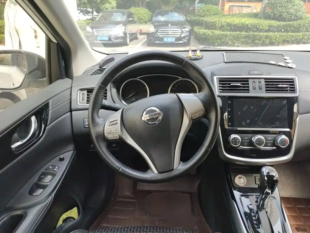 Nissan Tiida — миниатюра 6