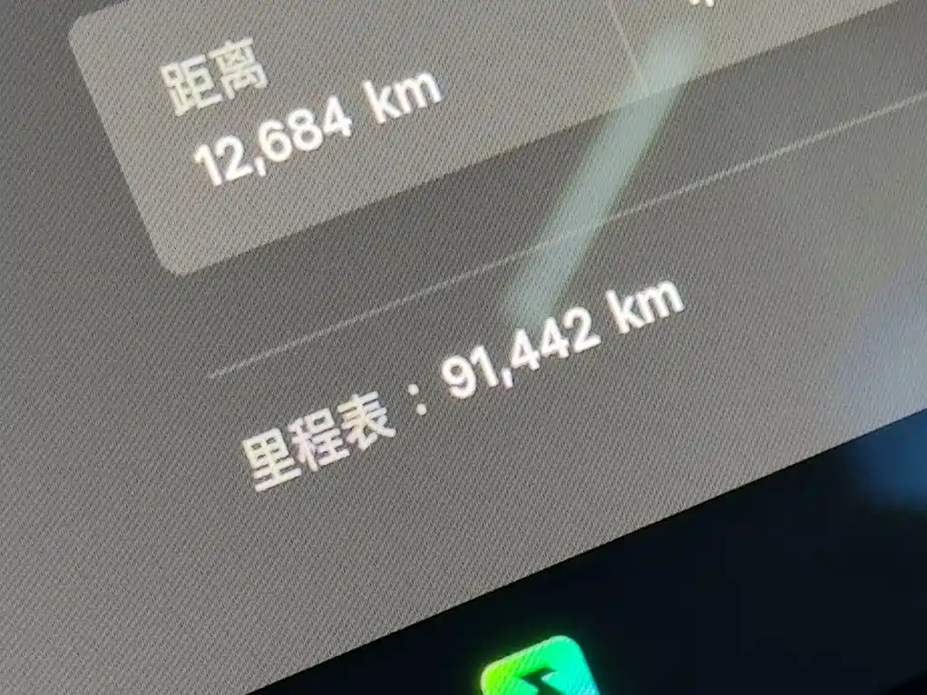 Tesla Model Y — миниатюра 15