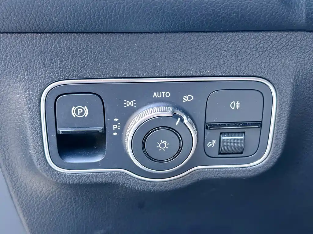 Mercedes-Benz GLB — миниатюра 17