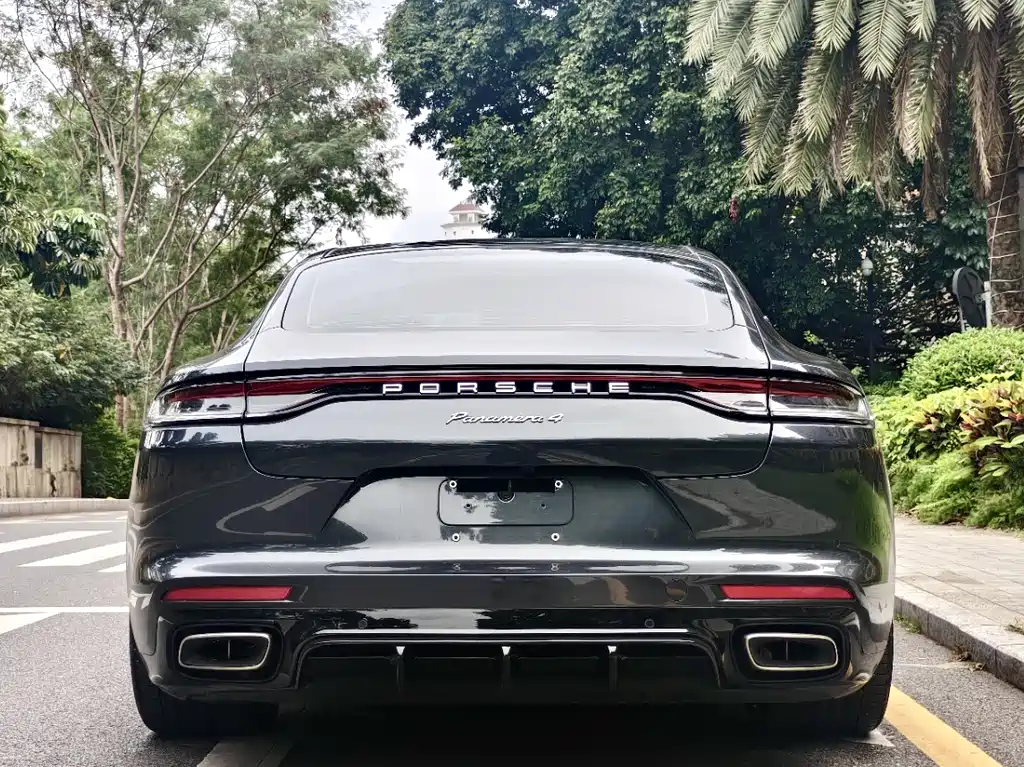PORSCHE PANAMERA