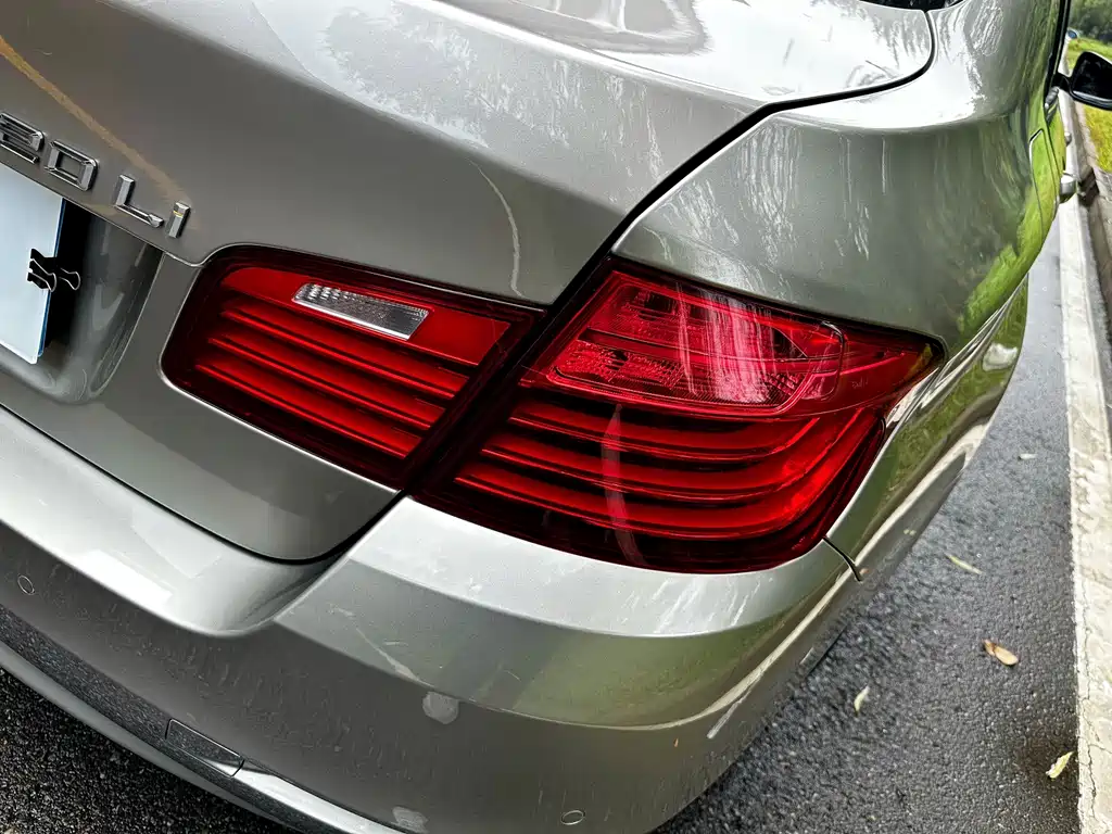 BMW 5 Series — миниатюра 10