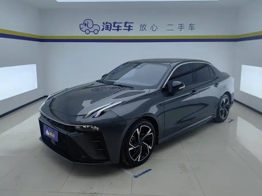 Lynk & Co 03