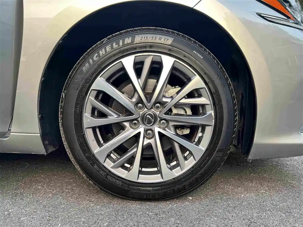 Lexus ES — миниатюра 23