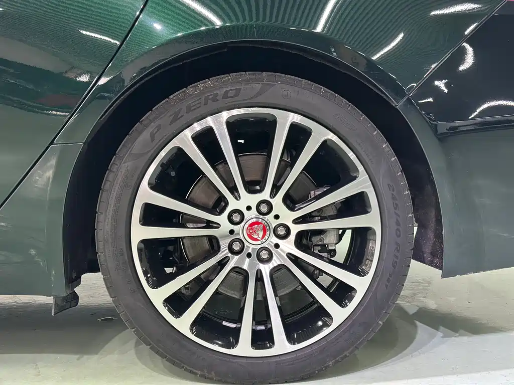 Jaguar XFL — миниатюра 6