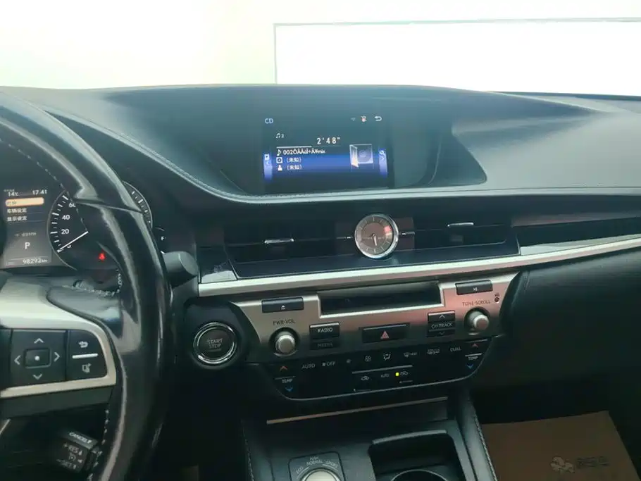 Lexus ES — миниатюра 13