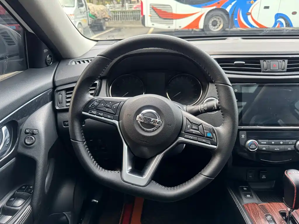 Nissan X-Trail — миниатюра 7