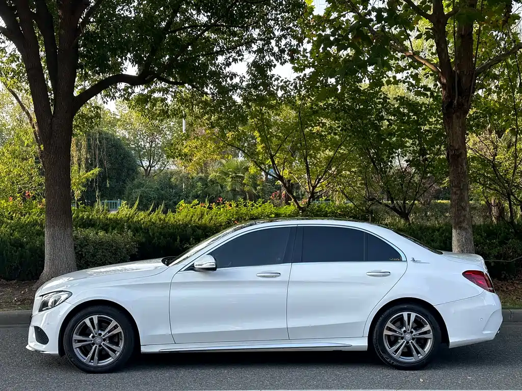 Mercedes-Benz C-Class — миниатюра 4