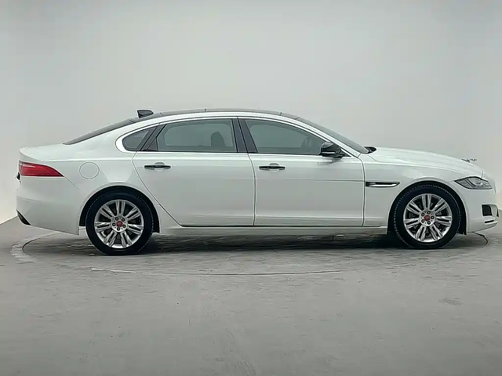 Jaguar XFL — миниатюра 3