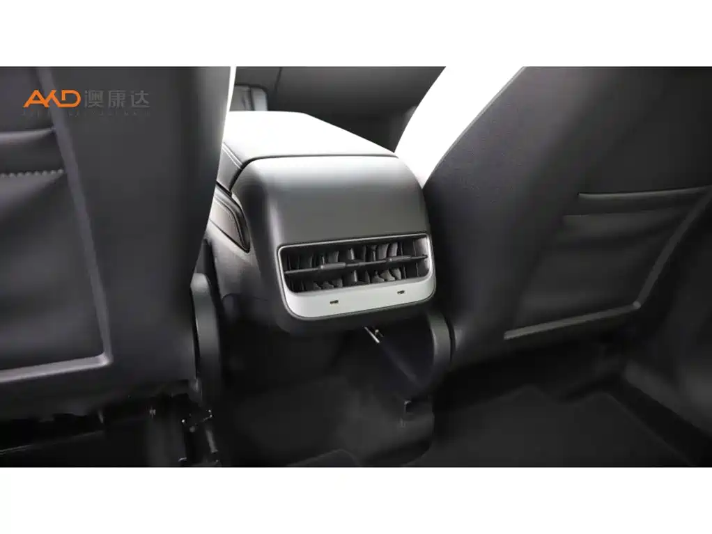 Tesla Model Y — миниатюра 9