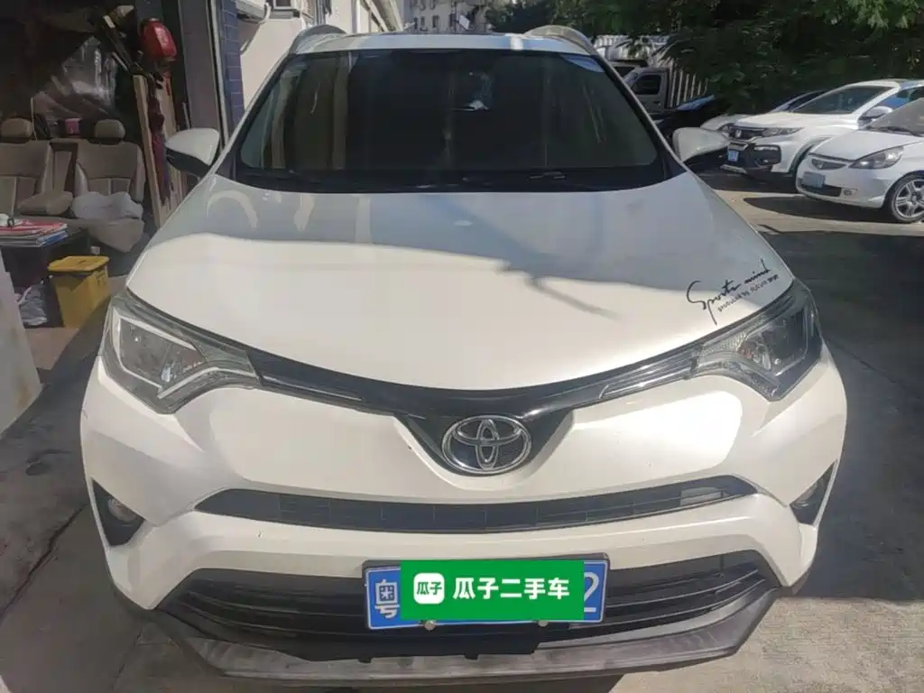 Toyota RAV4 — миниатюра 3