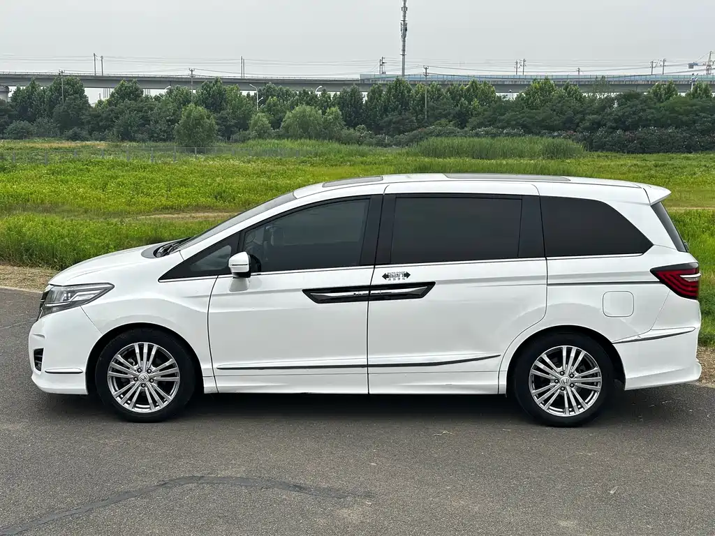 Honda Elysion 2016 2.4L Comfort