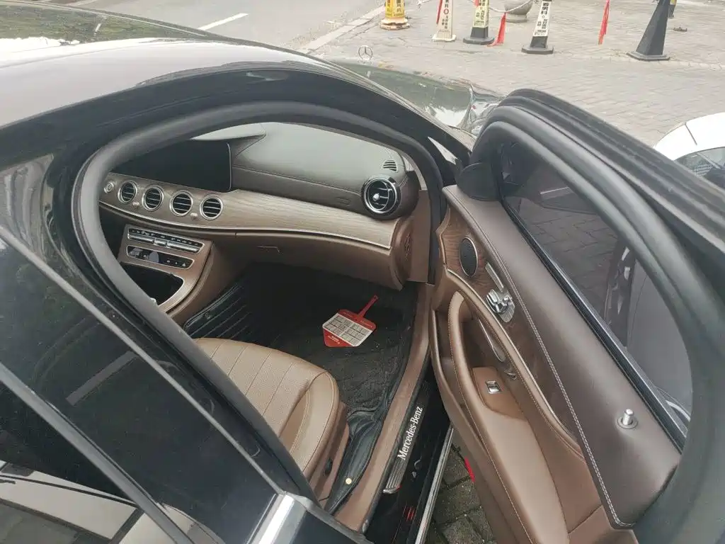 Mercedes-Benz E-Class id 4622383 из Китая 19