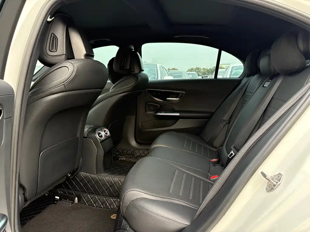 Mercedes-Benz C-Class — миниатюра 8