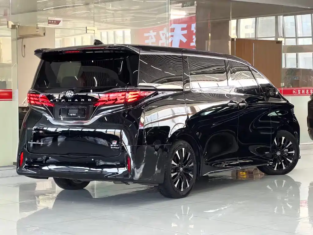 Toyota Alphard — миниатюра 2