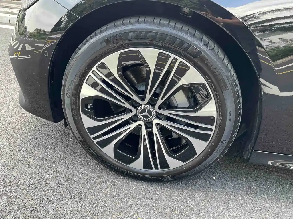 Mercedes-Benz E-Class — миниатюра 17