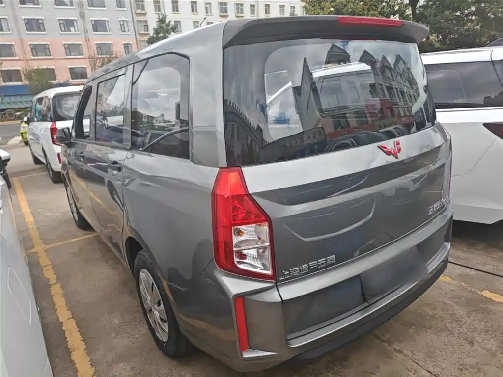 Wuling Hongguang Plus PLUS 2019 1.5T MT 7 мест