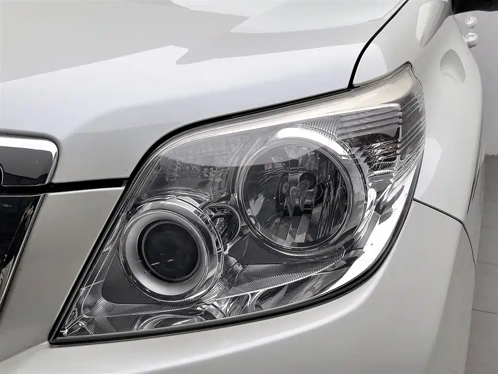 Toyota Land Cruiser Prado 2010 2.7L AT Standard