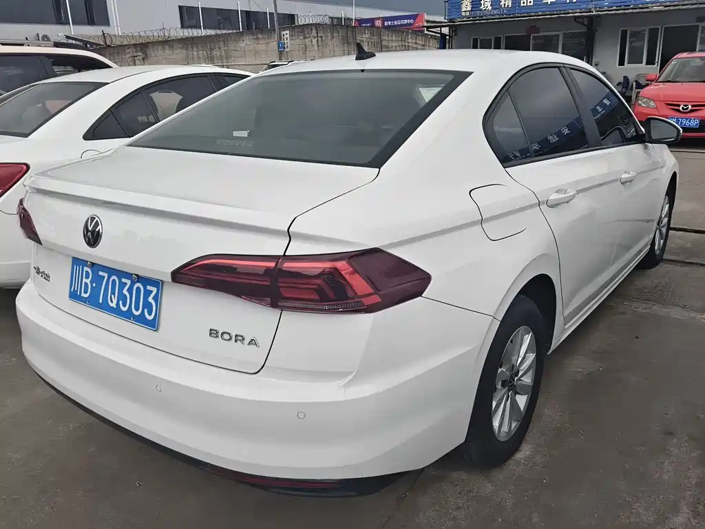 VOLKSWAGEN BORA