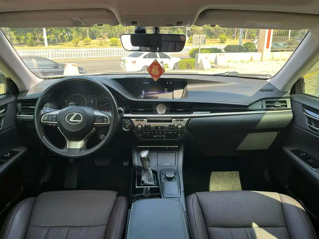 Lexus ES — миниатюра 6