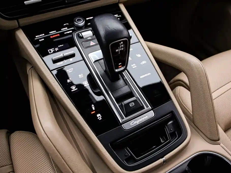Porsche Cayenne Hybrid — миниатюра 10