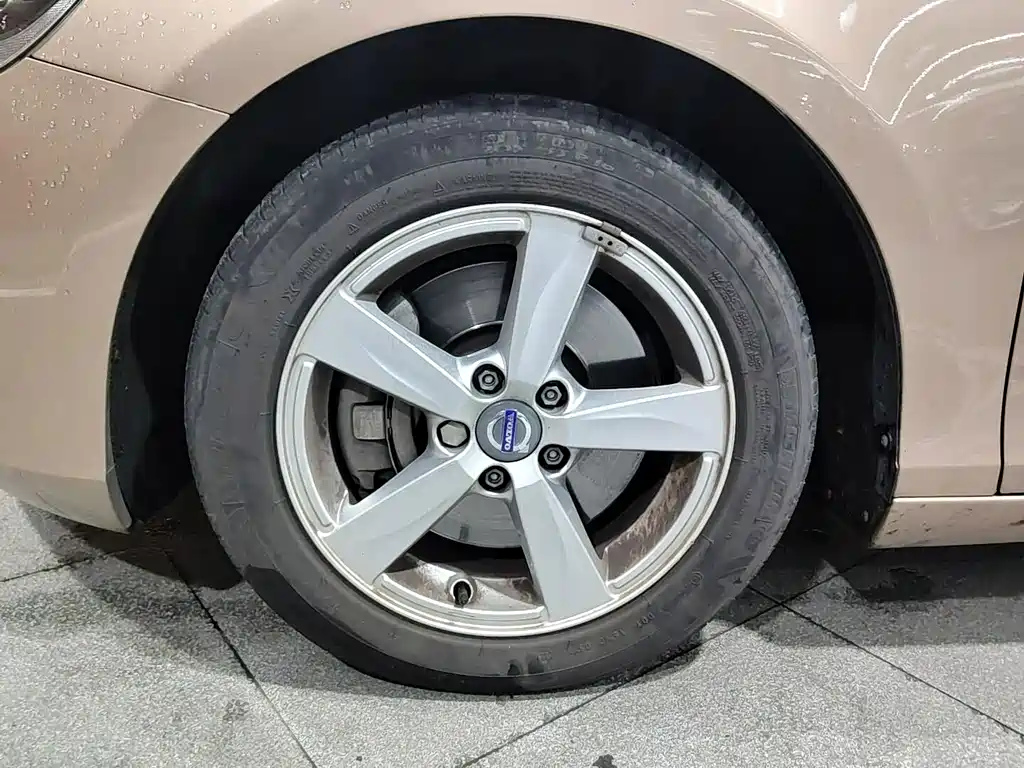 Volvo V40 — миниатюра 15