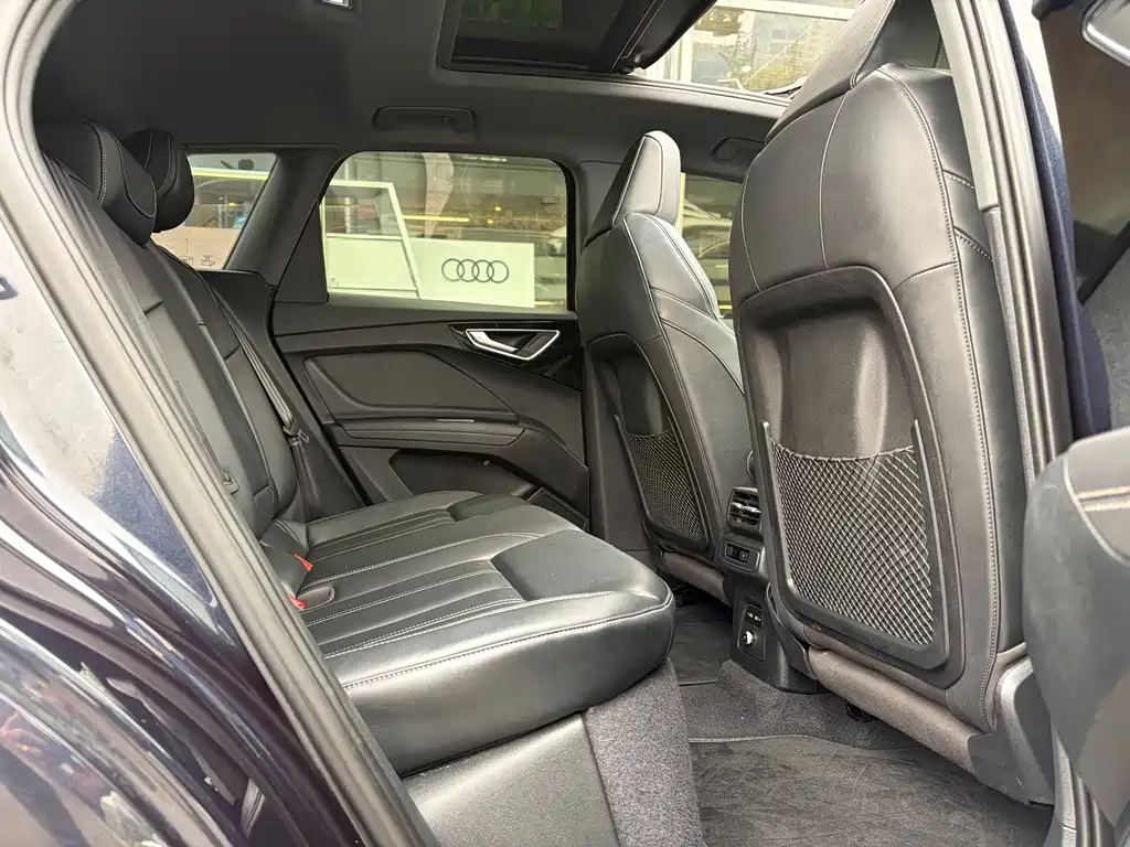 Audi Q4 e-tron — миниатюра 10