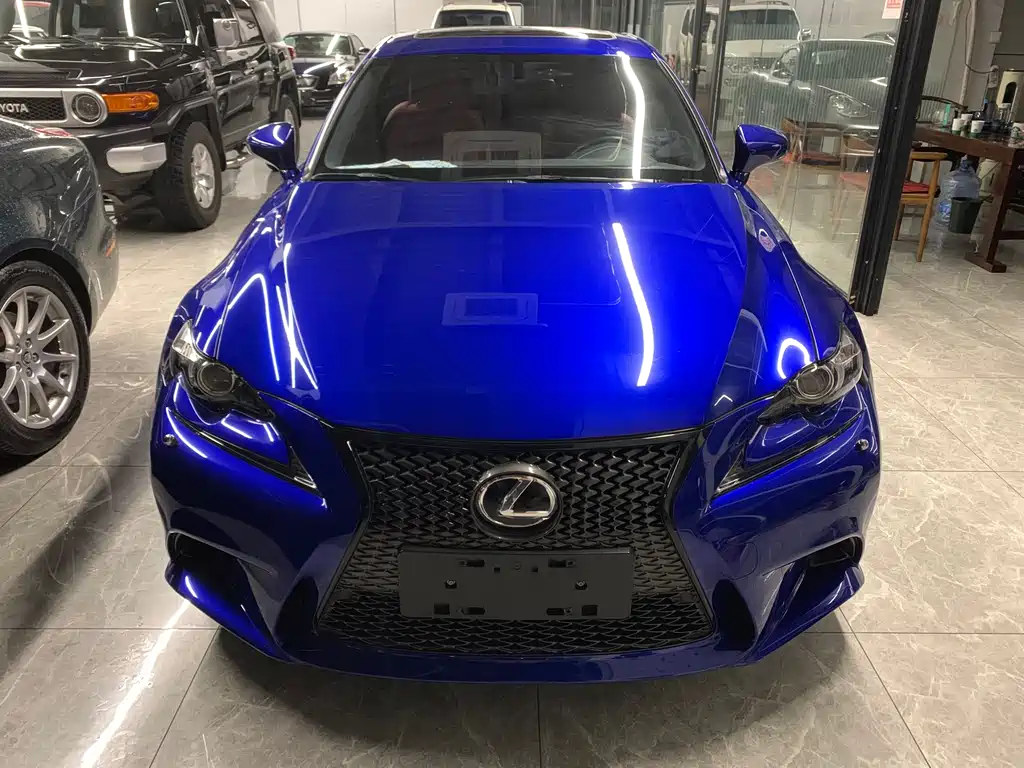 LEXUS IS