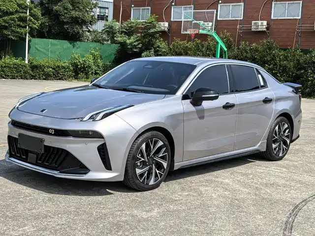 2025 Lynk & Co 03