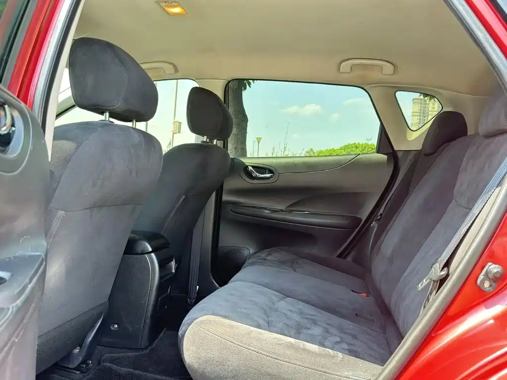 Nissan Tiida — миниатюра 7