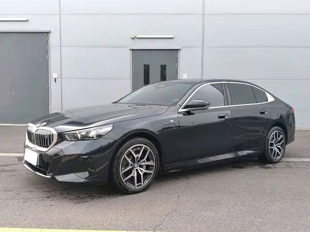 BMW i5