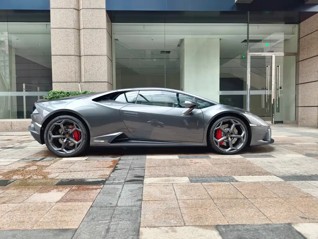LAMBORGHINI HURACÁN