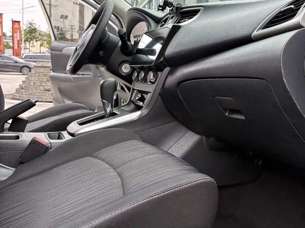Nissan Sylphy — миниатюра 8
