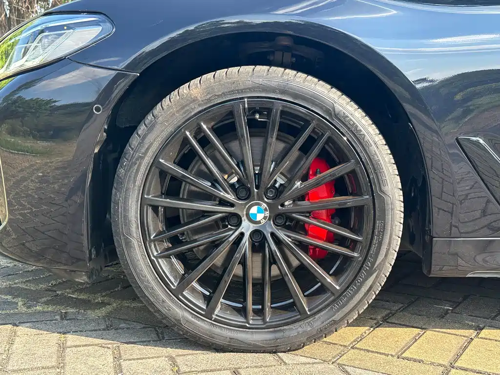 BMW 5 Series — миниатюра 20