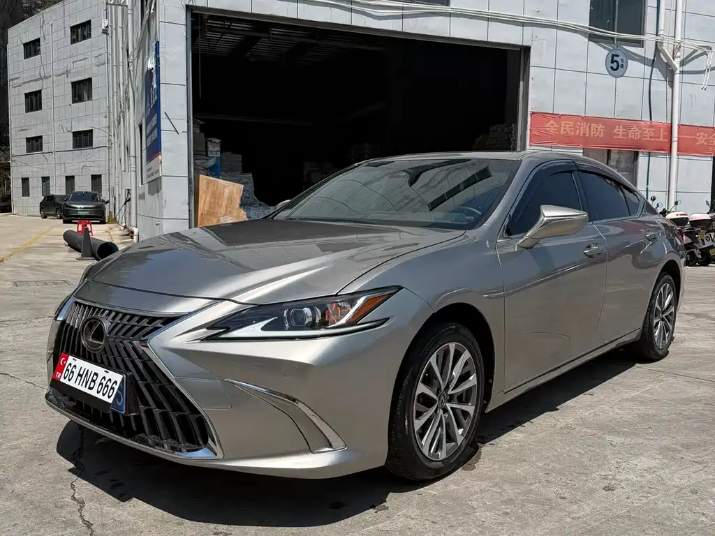 Купить Lexus ES