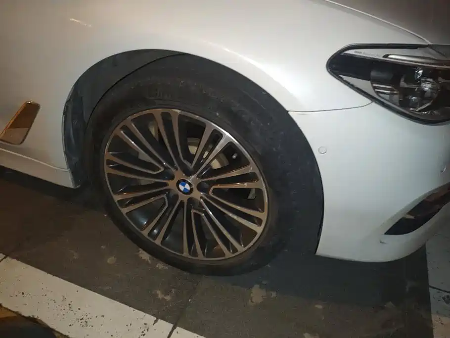 BMW 5 Series — миниатюра 6
