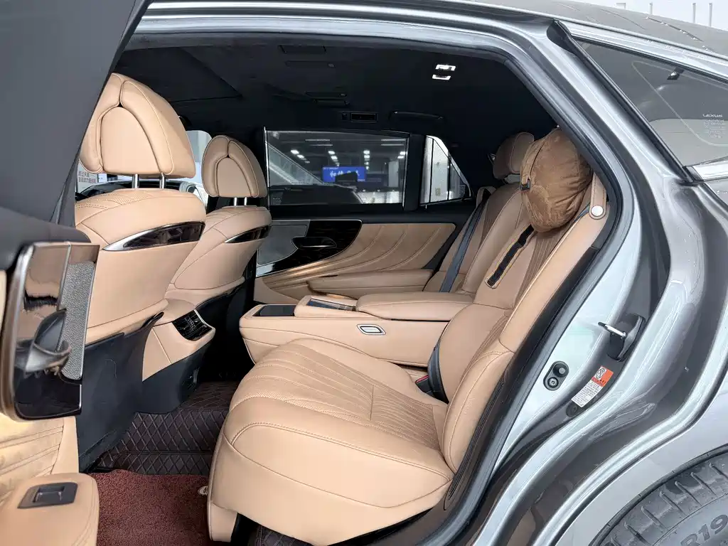 Lexus LS — миниатюра 9