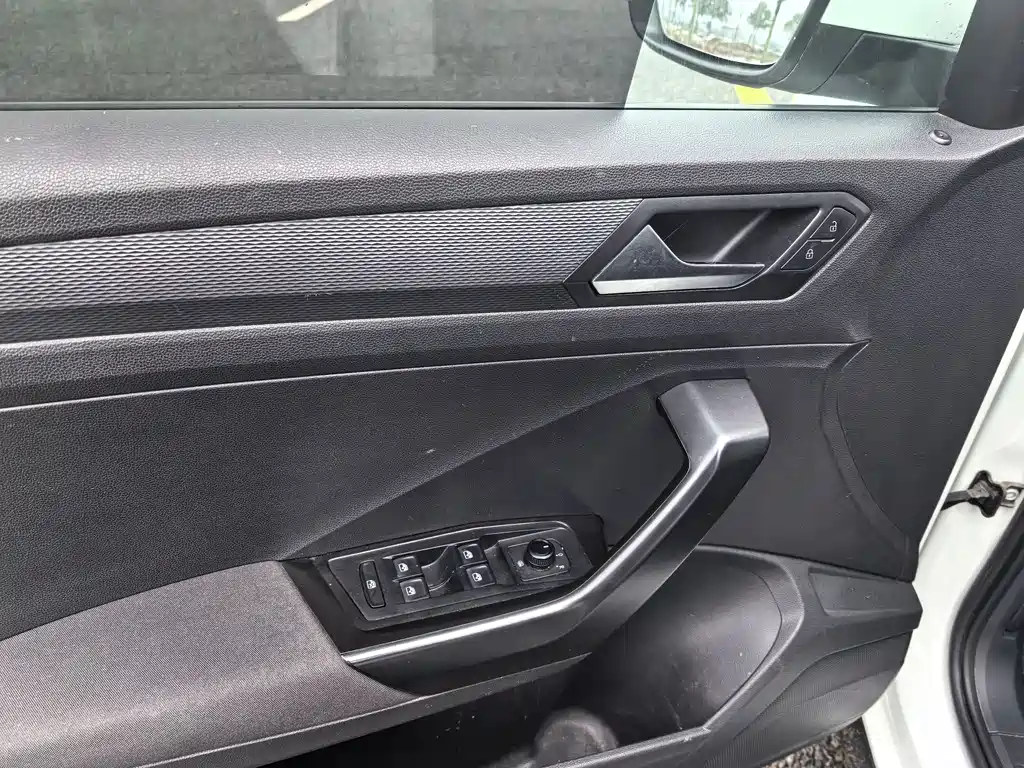 VOLKSWAGEN T ROC EXPLORING SONGS