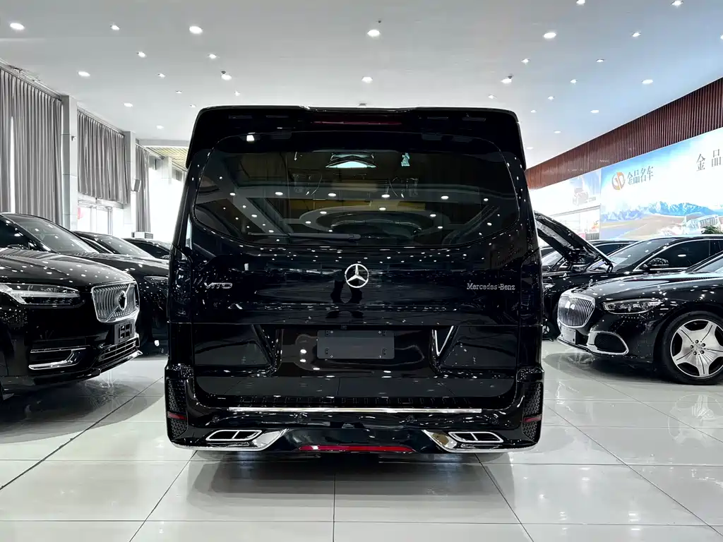 Mercedes-Benz Vito 2023 2.0T 7 мест