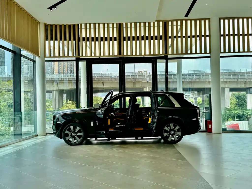 Rolls-Royce Cullinan 2018 мест