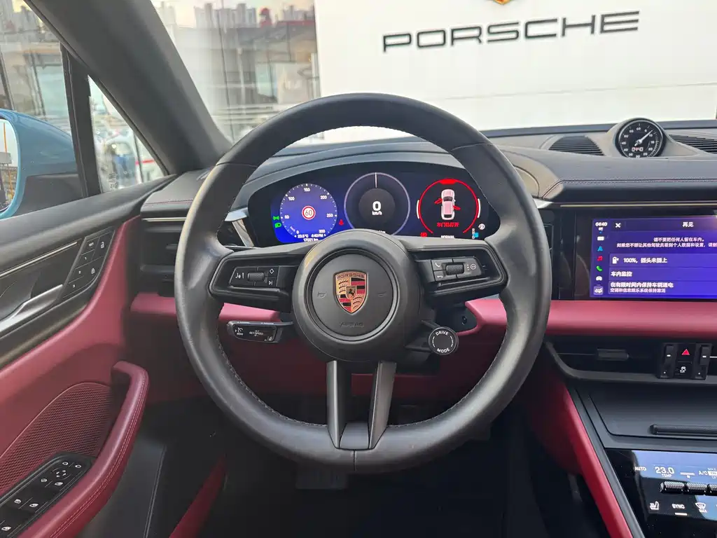 Porsche Macan EV — миниатюра 18