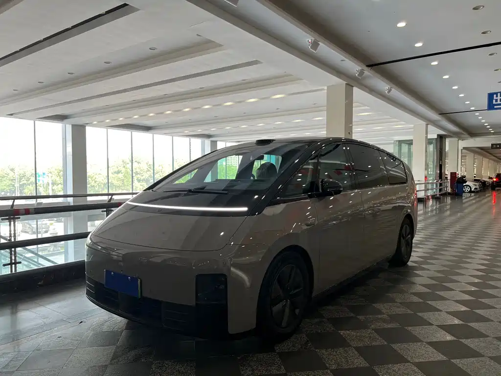 Li Auto Li MEGA