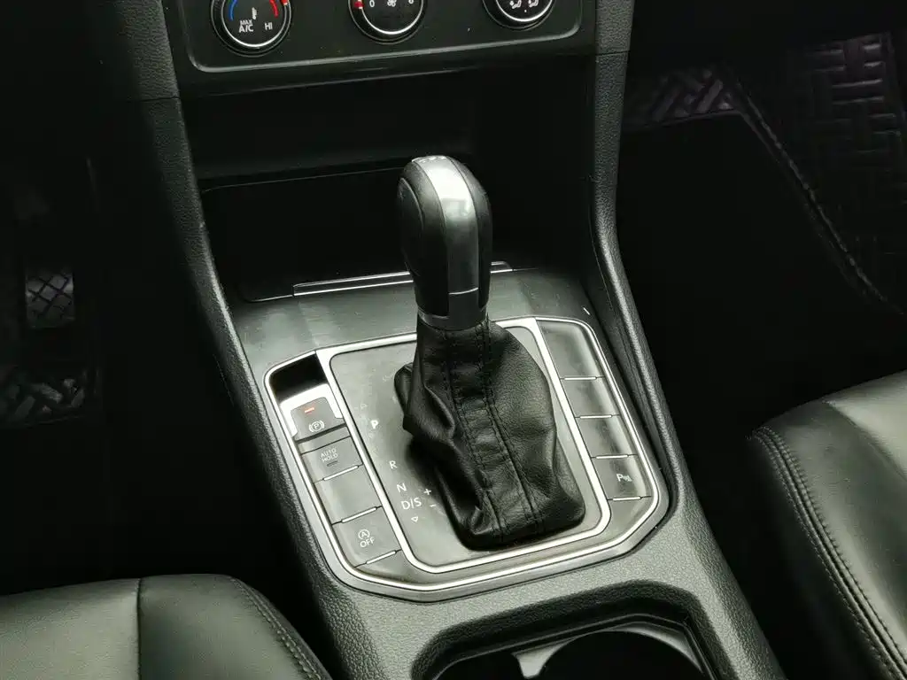 VOLKSWAGEN GOLF*JIAYU